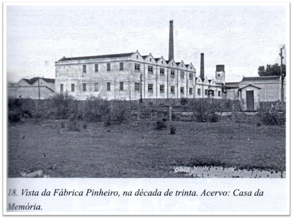 Fotografia antiga da fábrica da Fiat Lux, quando ainda era chamada de Fábrica Pinheiro